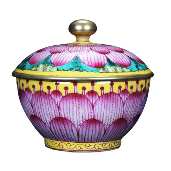 Vintage red enamel banana pattern ceramic ware jar with lid Jahrriesnge porcelain of vase cna0345